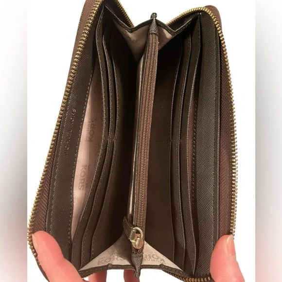 Michael Kors Dark Brown Logo Zip Wallet EUC - Picture 4 of 5